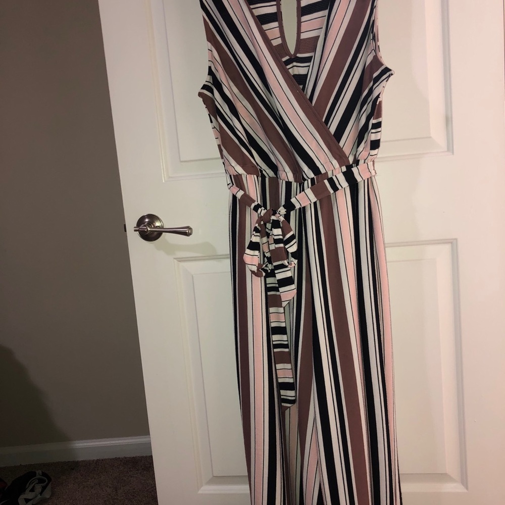 Stripped Cropped Jumpsuit - Picture 2 of 3